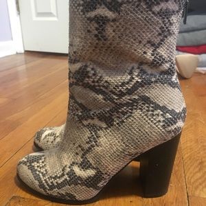 Snake Print zip up ankle boots Sz.9
